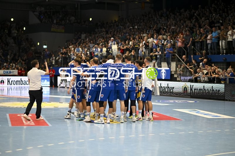 ThSV Eisenach versammelt sich nach dem Spiel im Kreis