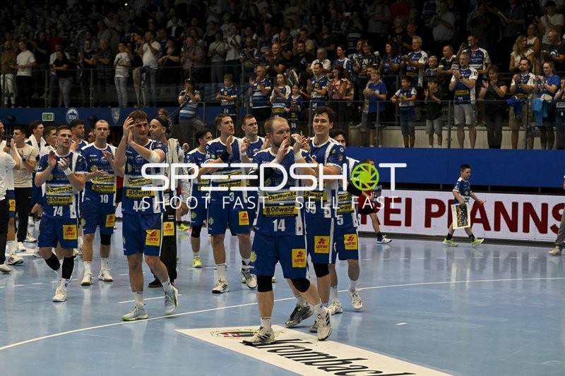 ThSV Eisenach klatscht vor Fans