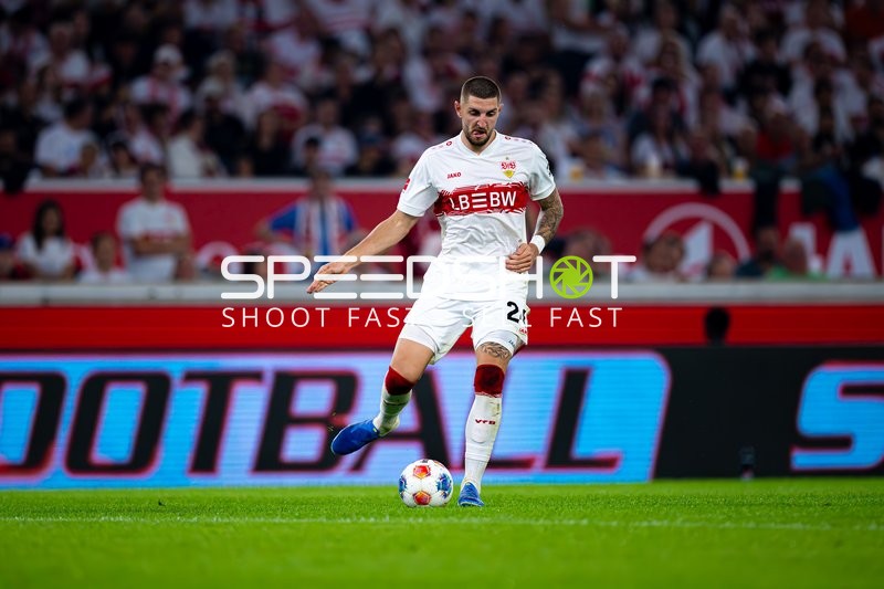 Jeff Chabot (24; VfB Stuttgart) am Ball