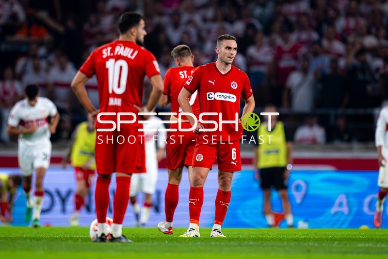 Spieler warten auf Anstoß