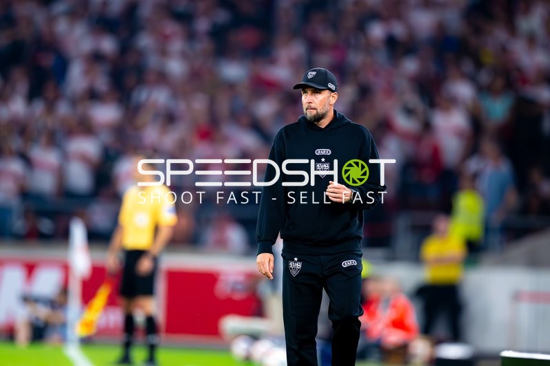Trainer Sebastian Hoeneß (Trainer; VfB Stuttgart) an der Seitenlinie