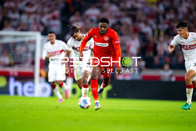 Spieler mit Ball in Aktion