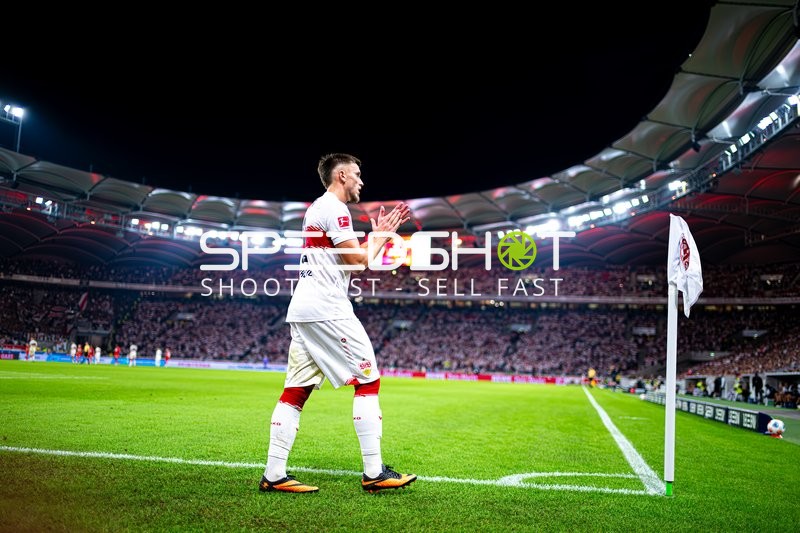 Ermedin Demirovic (9; VfB Stuttgart) am Eckballpunkt