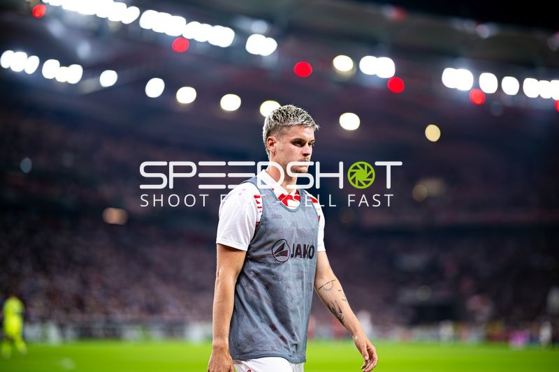 Ramon Hendriks (3; VfB Stuttgart) auf dem Feld