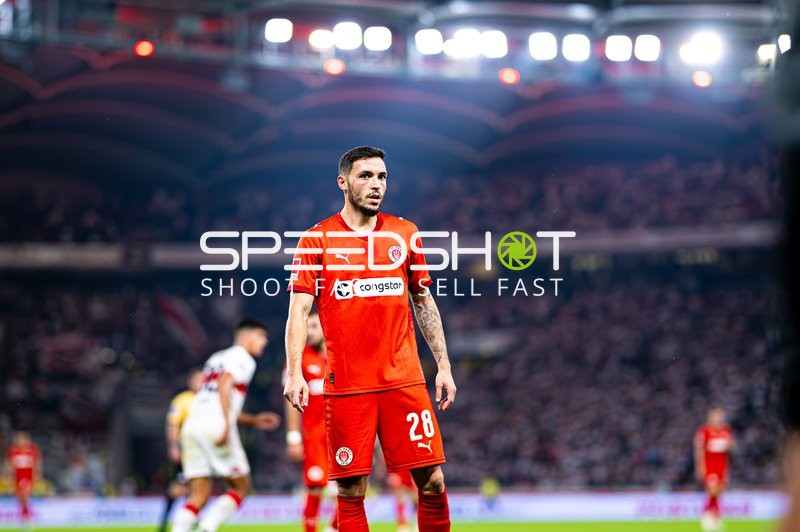 Mathias Pereira Lage (28; FC St. Pauli) auf dem Feld