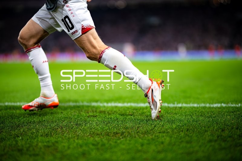 Chris Führich (10; VfB Stuttgart) in Aktion