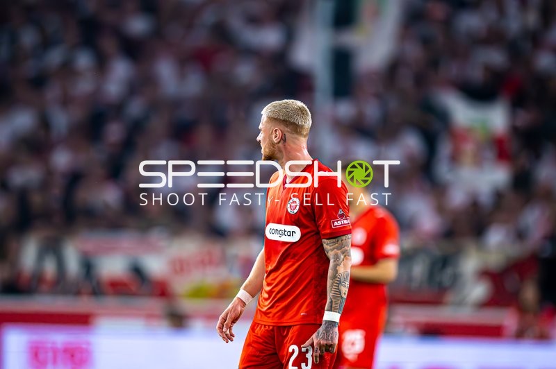 Louis Oppie (23; FC St. Pauli) in Aktion