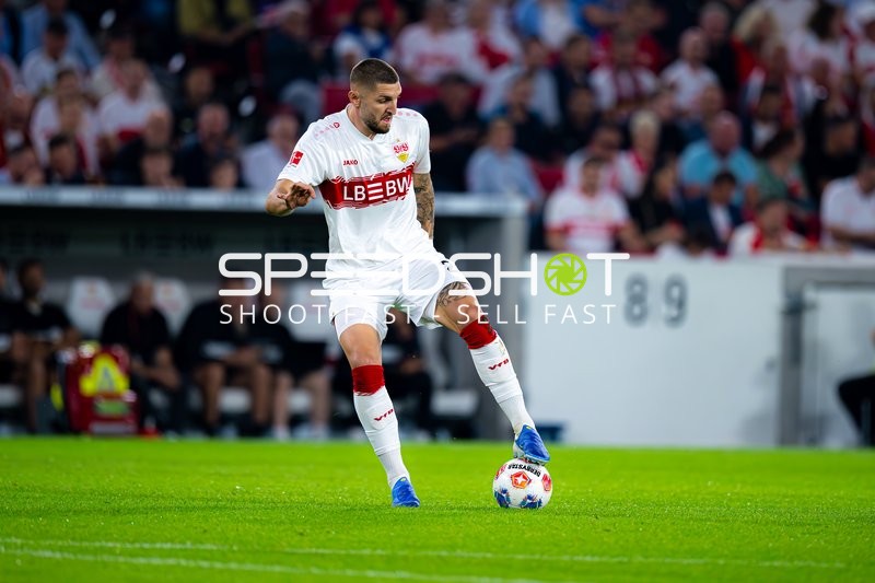 Jeff Chabot (24; VfB Stuttgart) mit Ball