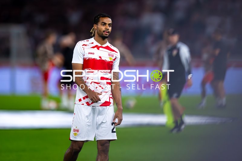 Lorenz Assignon (22; VfB Stuttgart) auf dem Feld