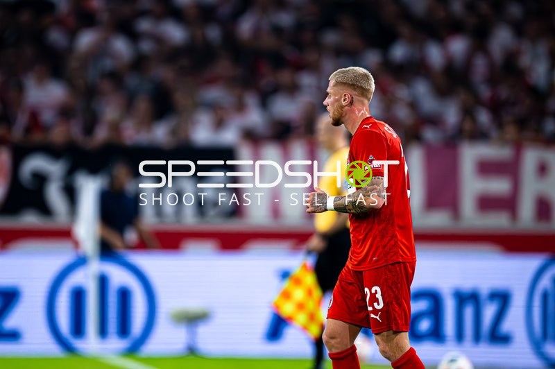 Spieler Louis Oppie (23; FC St. Pauli) in Aktion