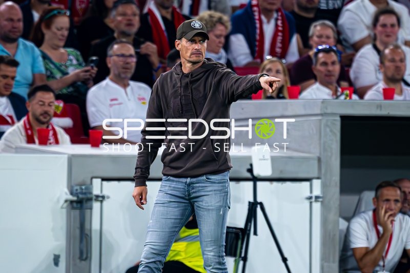 Trainer an der Seitenlinie