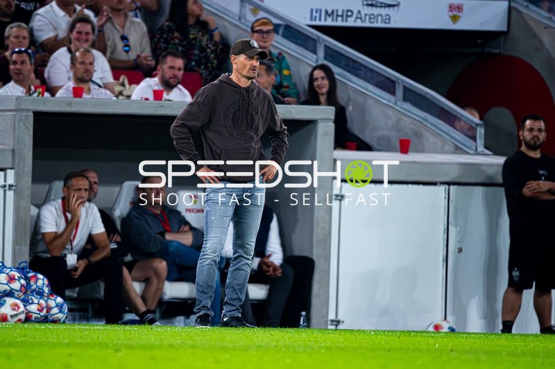 Trainer an Seitenlinie