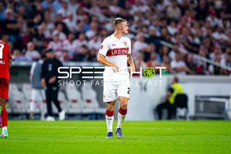 Spieler Finn Jeltsch (29; VfB Stuttgart) auf dem Feld