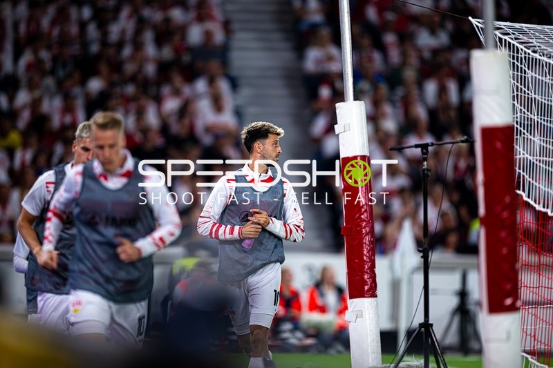 Atakan Karazor beim Aufwärmen