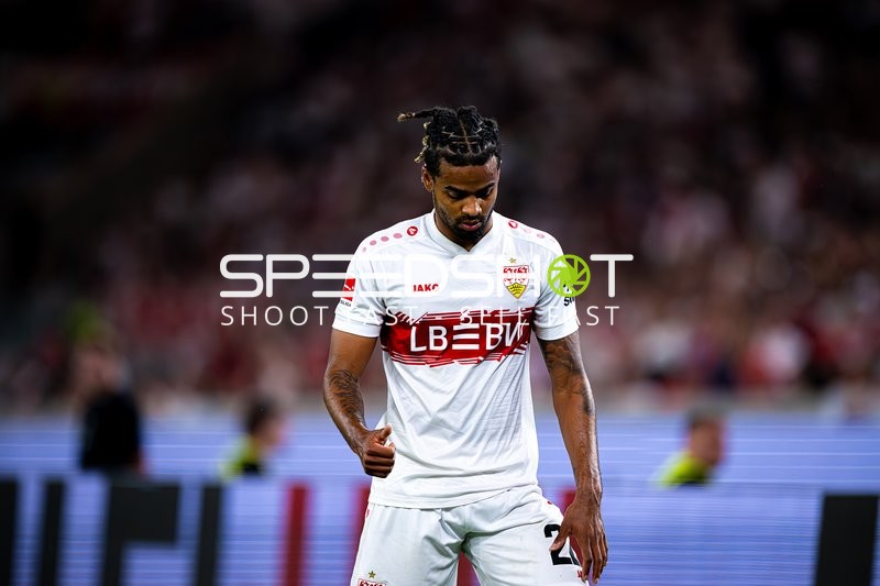 Lorenz Assignon (22; VfB Stuttgart) in Aktion