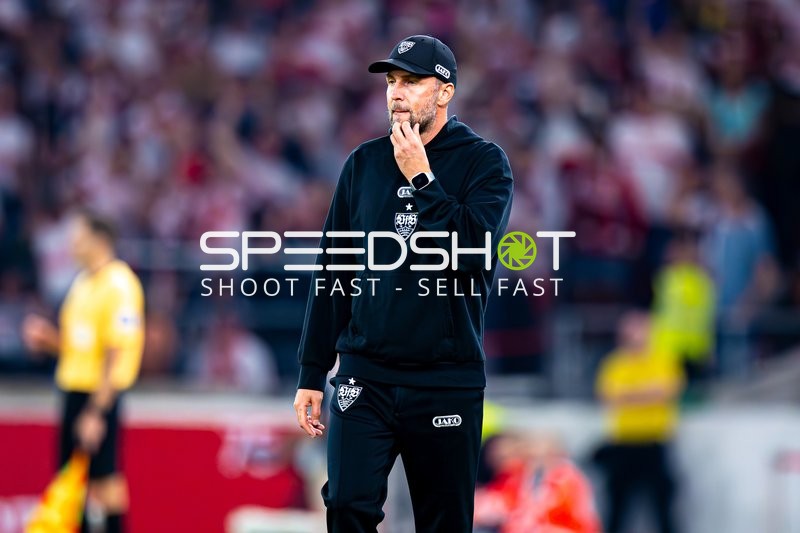 Trainer Sebastian Hoeneß (Trainer; VfB Stuttgart) an der Seitenlinie
