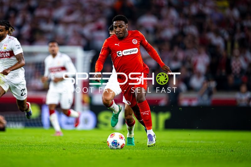 Spieler mit Ball in Aktion