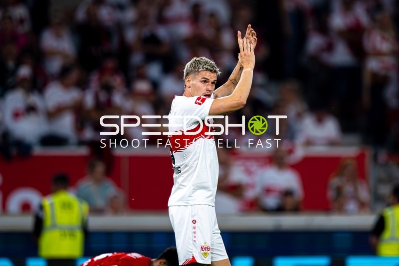 Ramon Hendriks (3; VfB Stuttgart) zeigt Emotion