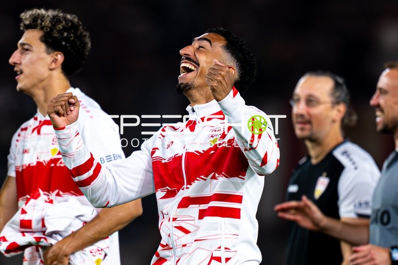 Spieler Ameen Al-Dakhil (2; VfB Stuttgart) jubelt
