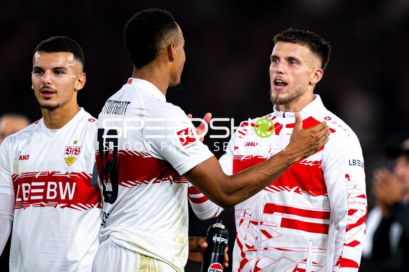 Bouanani und Demirovic interagieren