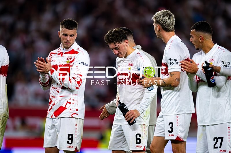 Spieler applaudieren nach Spiel