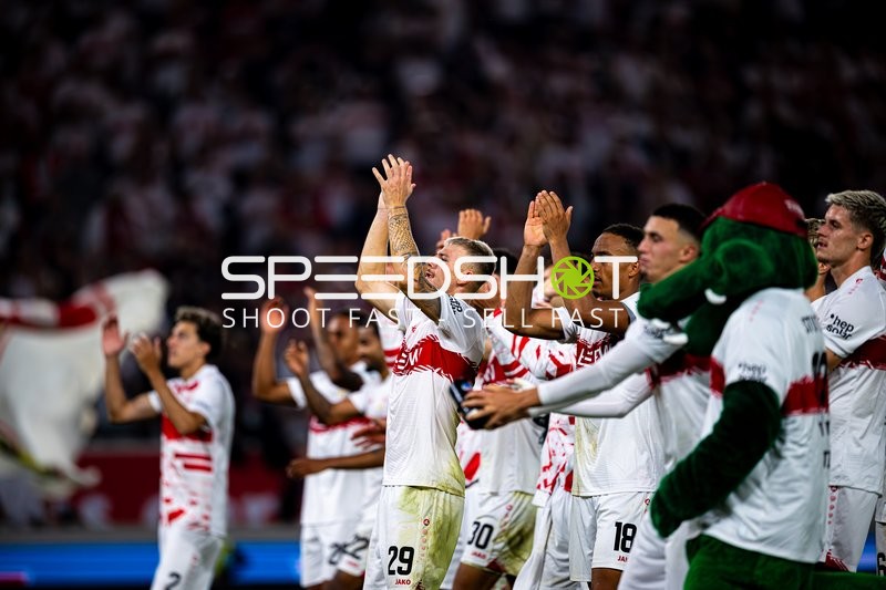 Spieler applaudieren Fans