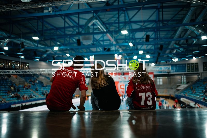 Fans auf der Tribüne