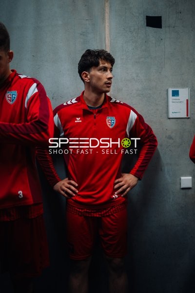 Fynn Nicolaus (14; SG BBM Bietigheim) in der Kabine