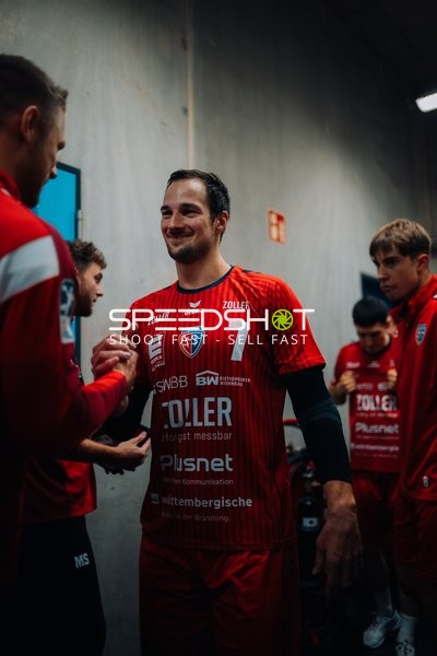 Dominik Claus (7; SG BBM Bietigheim) vor dem Spiel