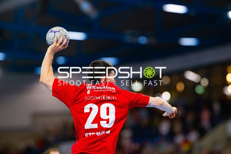 Moritz Strosack (29; SG BBM Bietigheim) wirft