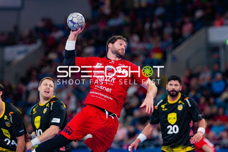 Jonathan Fischer (36; SG BBM Bietigheim) wirft aufs Tor