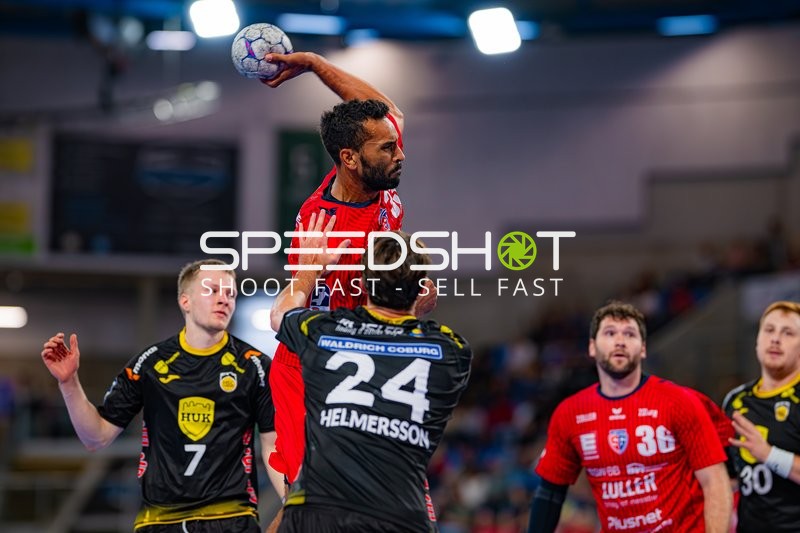 Jonathan Fischer (36; SG BBM Bietigheim) wirft aufs Tor