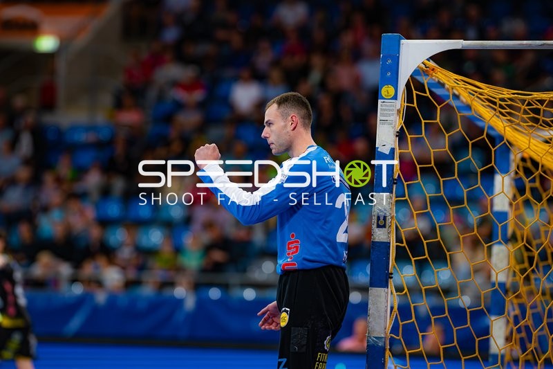 Fabian Apfel (28; HSC 2000 Coburg) im Tor