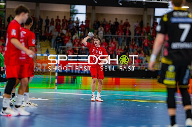 Fynn Nicolaus (14; SG BBM Bietigheim) bereitet Wurf vor