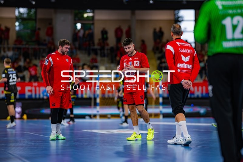 Jonathan Fischer (36; SG BBM Bietigheim) und Juan De la Pena (13; SG BBM Bietigheim) positionieren sich