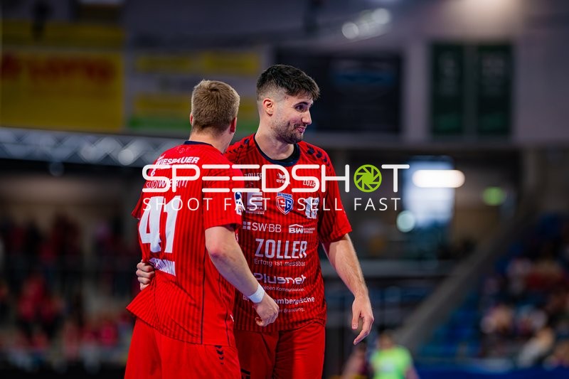 Juan De la Pena (13; SG BBM Bietigheim) und Till Hermann (41; SG BBM Bietigheim) positionieren sich