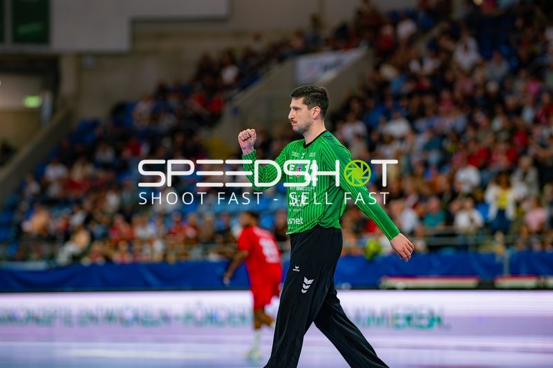 Filip Baranasic (12; SG BBM Bietigheim) steht bereit im Tor