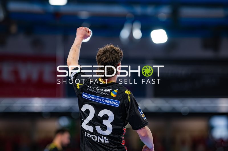 Jannes Krone (23; HSC 2000 Coburg) positioniert sich