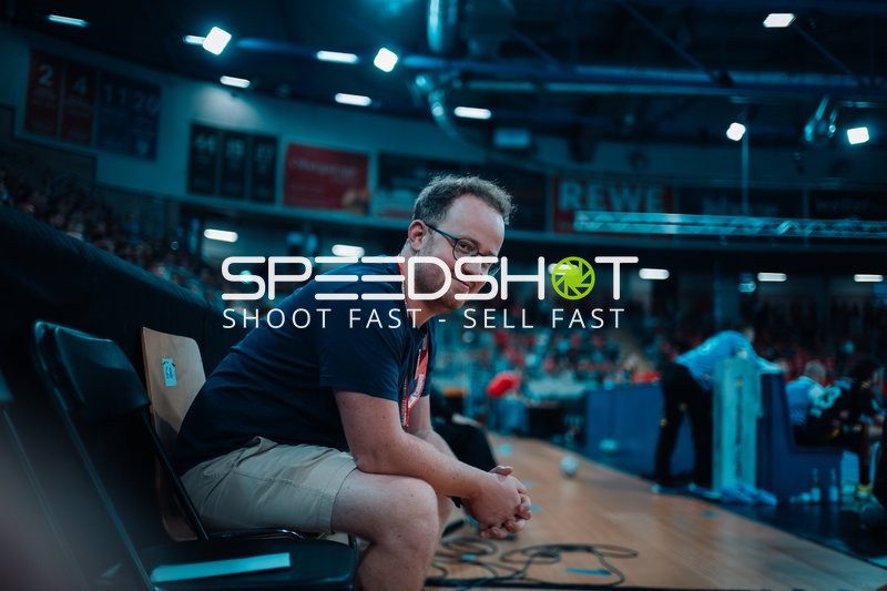 Person an der Seitenlinie