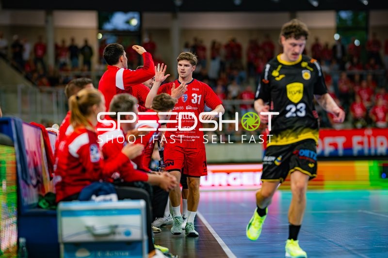 Alexander Pfeifer (31; SG BBM Bietigheim) und Jannes Krone (23; HSC 2000 Coburg) positionieren sich