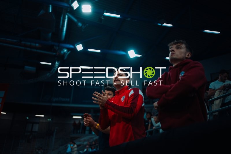 Tom Görres (99; SG BBM Bietigheim) beobachtet das Spiel