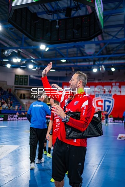 Iker Romero (Co-Trainer; SG BBM Bietigheim) gibt Anweisungen