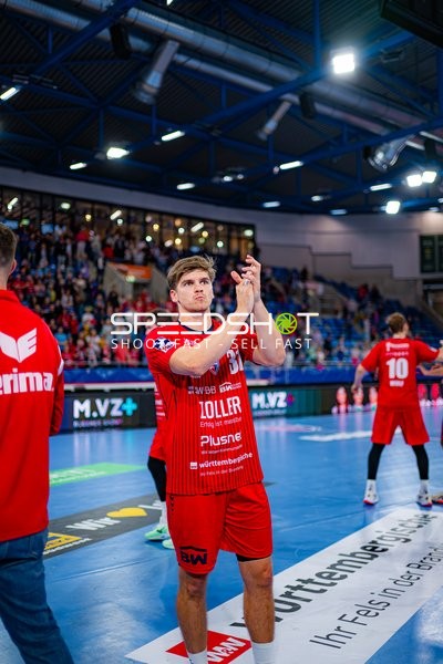 Alexander Pfeifer (31; SG BBM Bietigheim) klatscht nach Spiel