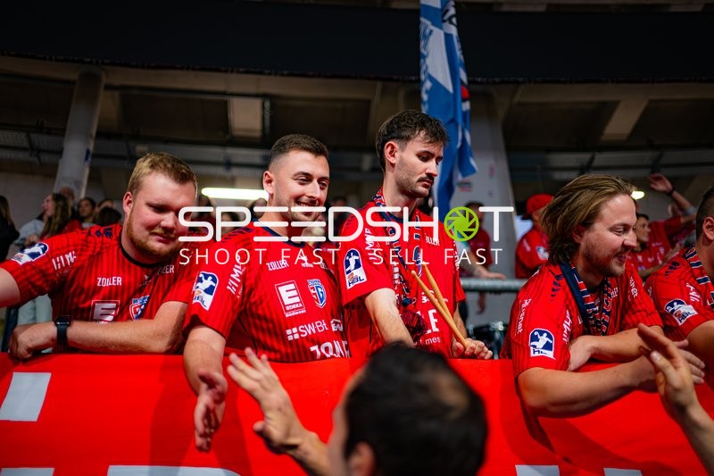 Fans von SG BBM Bietigheim begrüßen Spieler