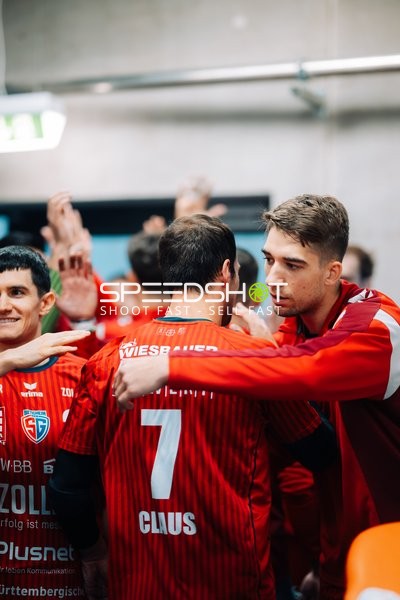 Nikola Vlahovic (3; SG BBM Bietigheim) und Moritz Strosack (29; SG BBM Bietigheim) im Gespräch