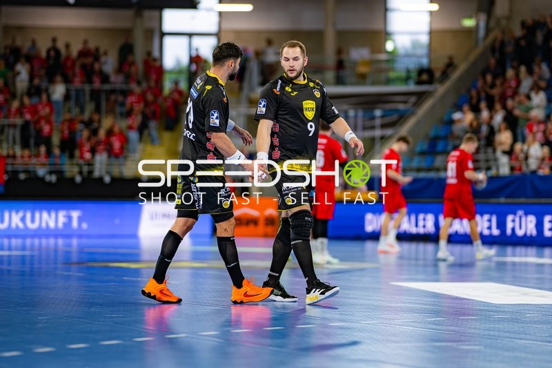 Bartlomiej Bis (9; HSC 2000 Coburg) und Jakob Kassing (20; HSC 2000 Coburg) positionieren sich