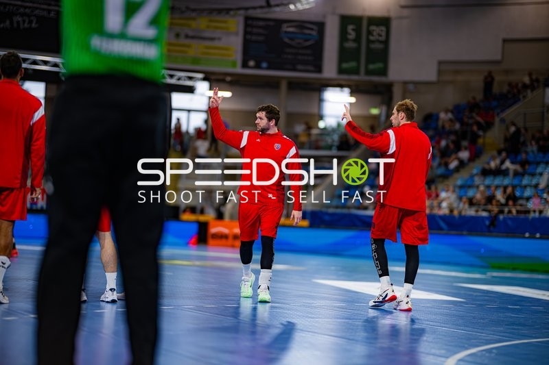 Jonathan Fischer (36; SG BBM Bietigheim) und Tom Wolf (10; SG BBM Bietigheim) positionieren sich