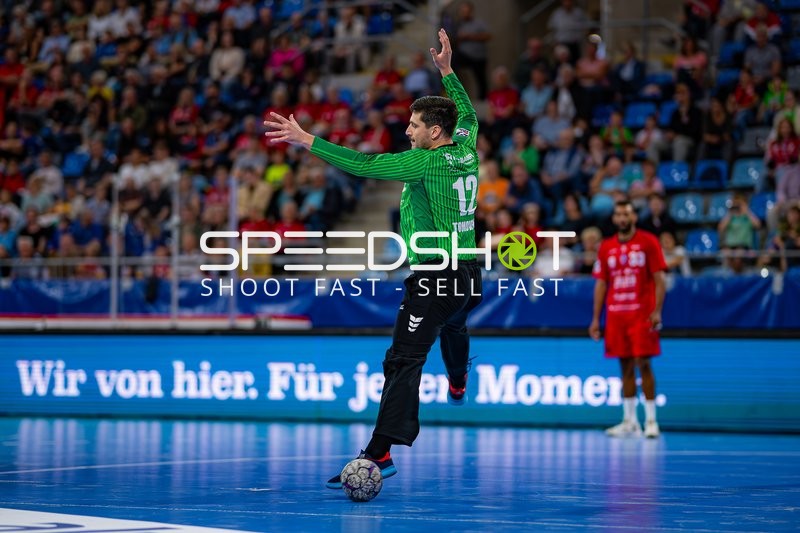 Filip Baranasic (12; SG BBM Bietigheim) steht bereit im Tor