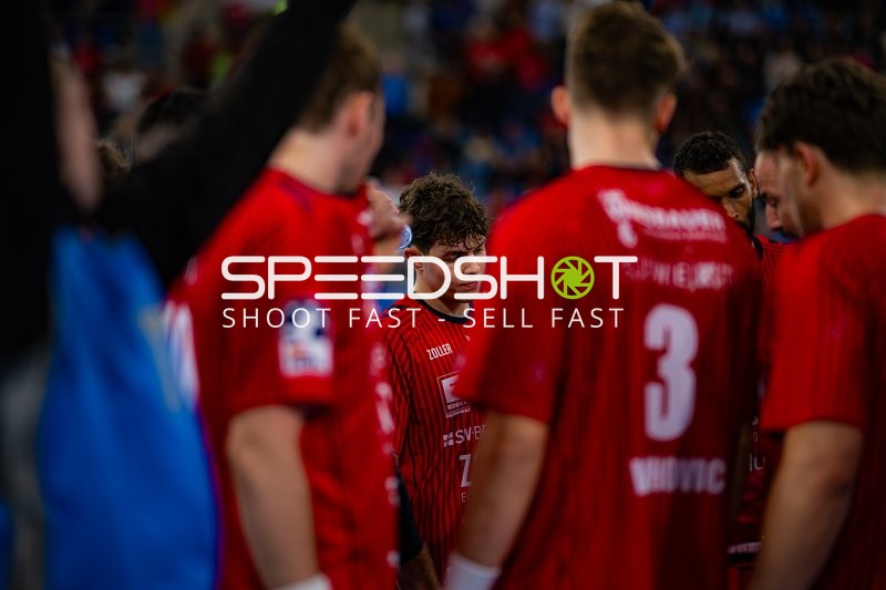 Team SG BBM Bietigheim bei Mannschaftsbesprechung