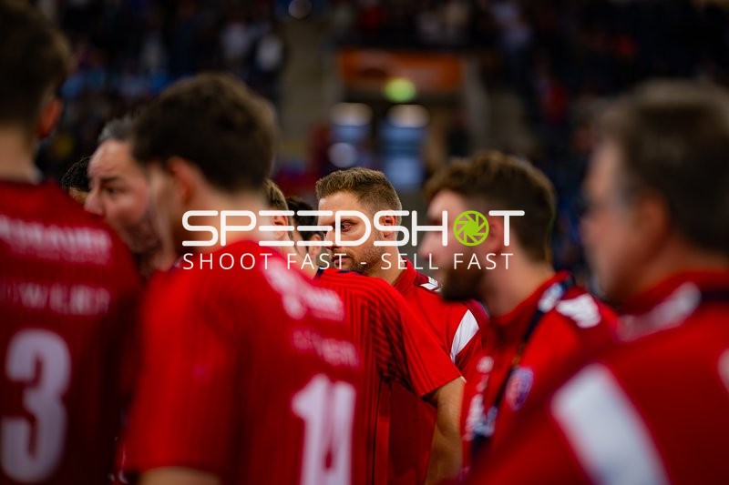 Iker Romero (Co-Trainer; SG BBM Bietigheim) gibt Anweisungen